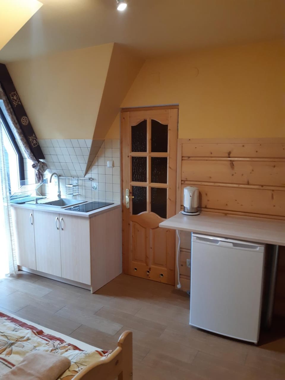 Kitchen or kitchenette