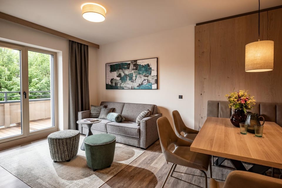 Living room, Seating area, Dining area