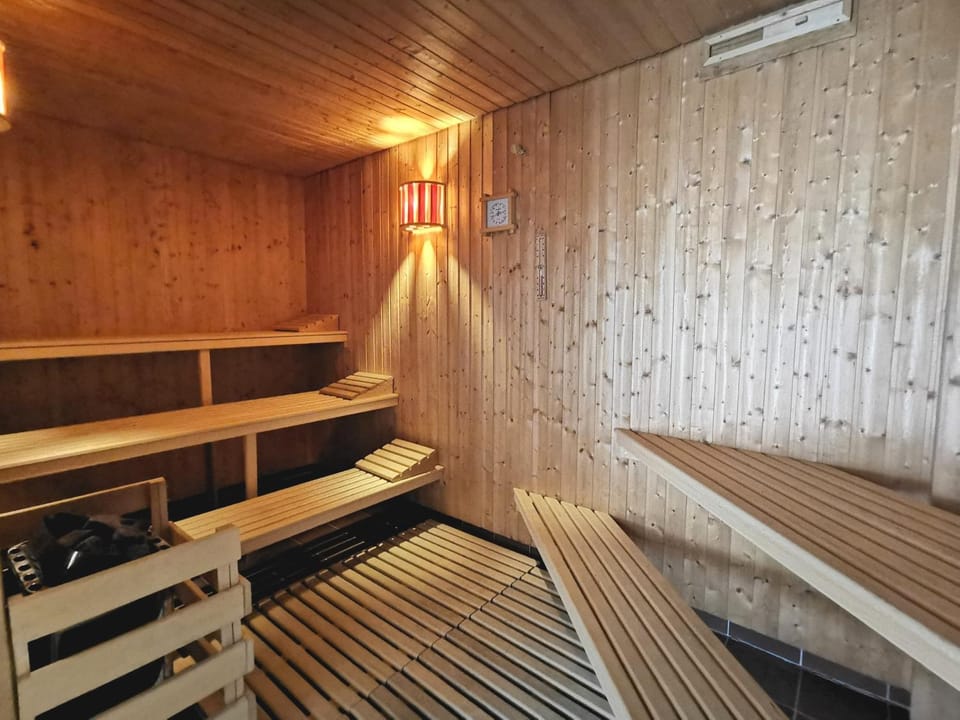 Sauna, Steam room