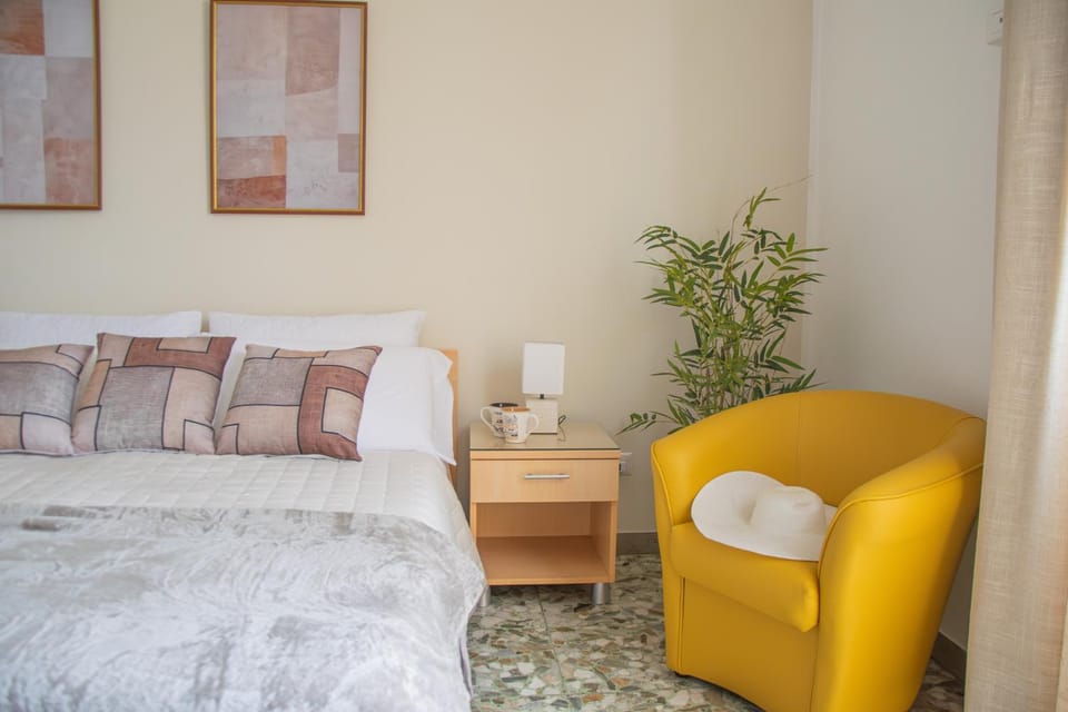 Bed, Balcony/Terrace, Bedroom, air conditioner