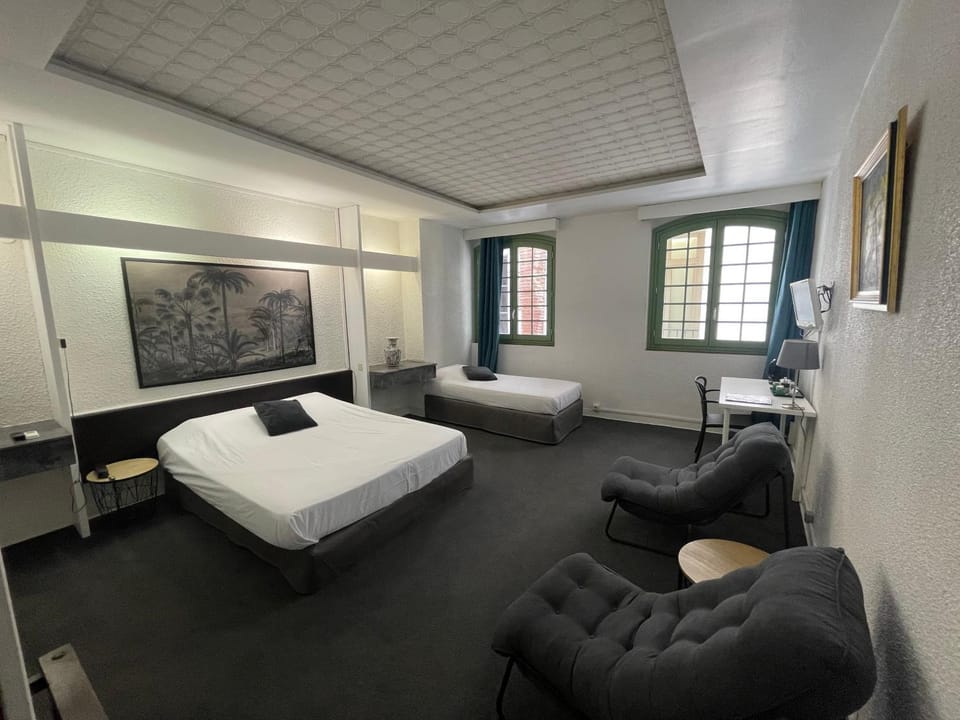 Bed, Photo of the whole room, Seating area, Bedroom