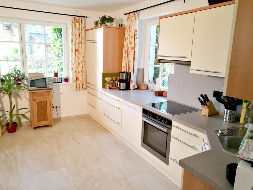 Photo of the whole room, Decorative detail, Decorative detail
