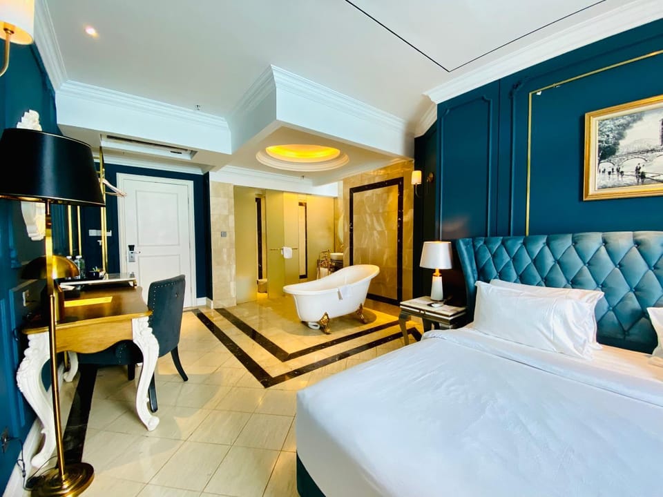 Seating area, Bedroom