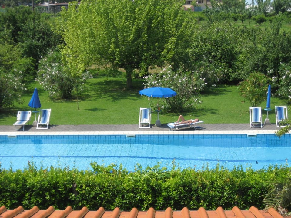 Swimming pool, Swimming pool