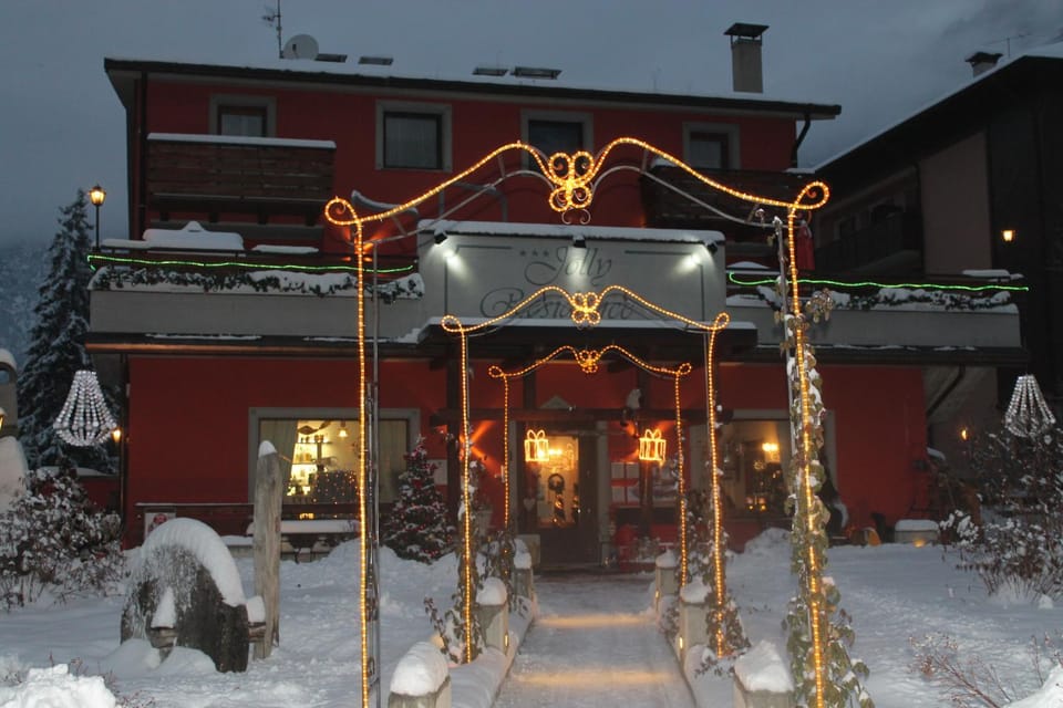 Winter, Decorative detail