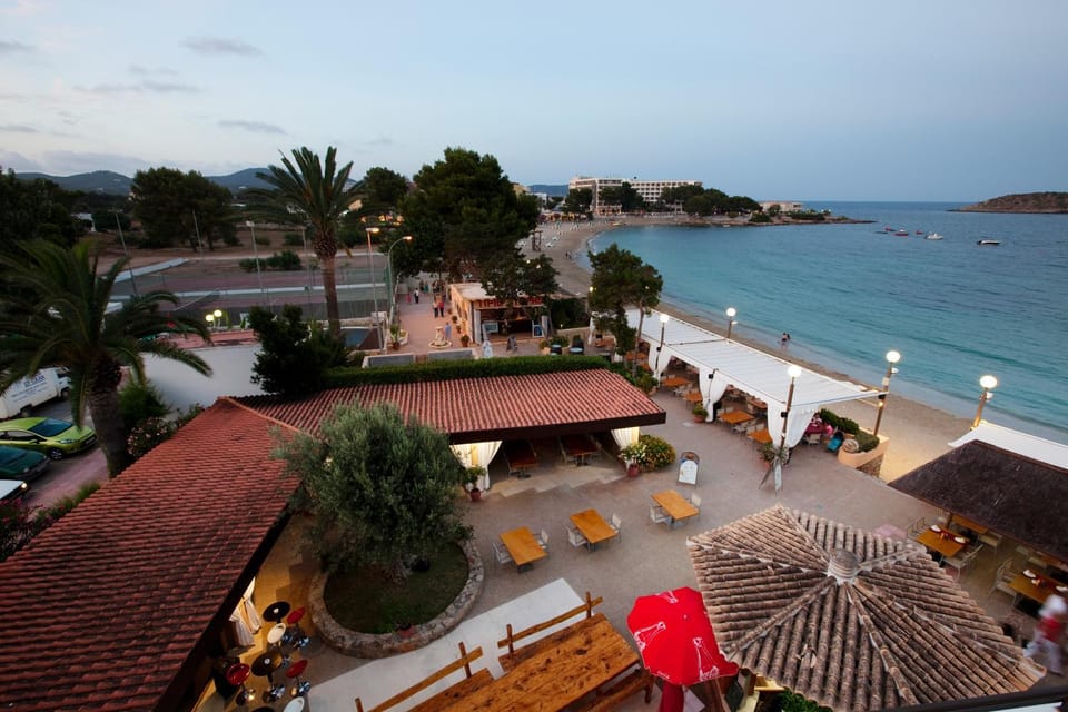Restaurant/places to eat, View (from property/room)