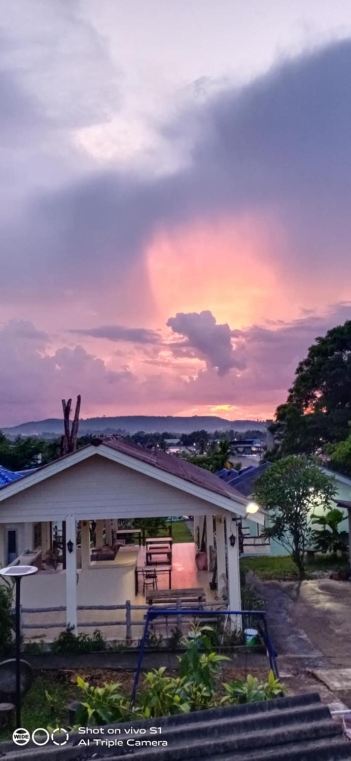 Dahla House Ranong Bed and Breakfast in Ranong, Khao Niwet, Mueang Ranong District, Ranong 85000, Thailand