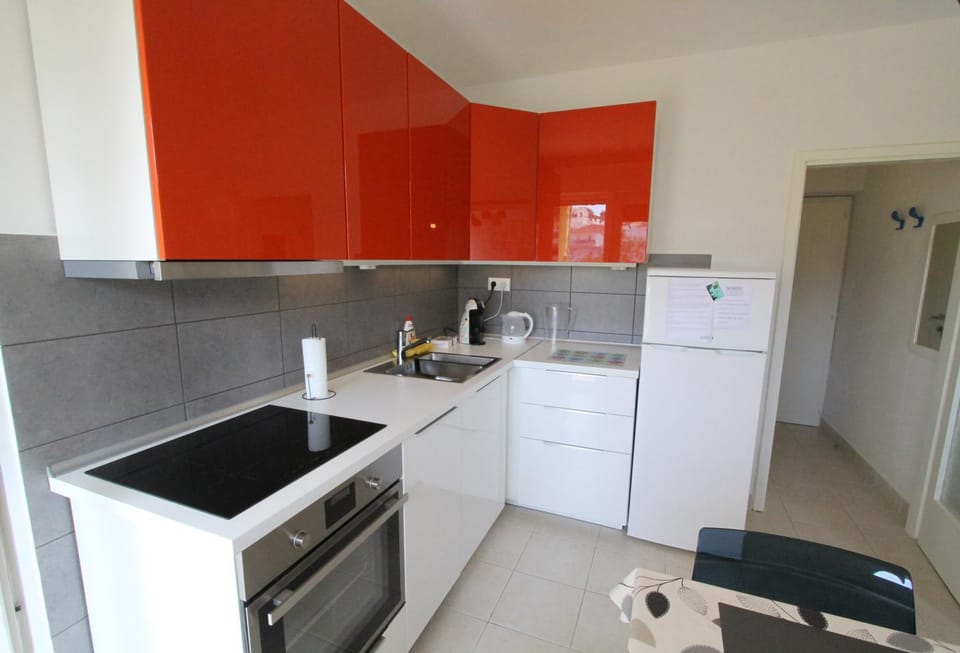 Coffee/tea facilities, Kitchen or kitchenette, Dining area