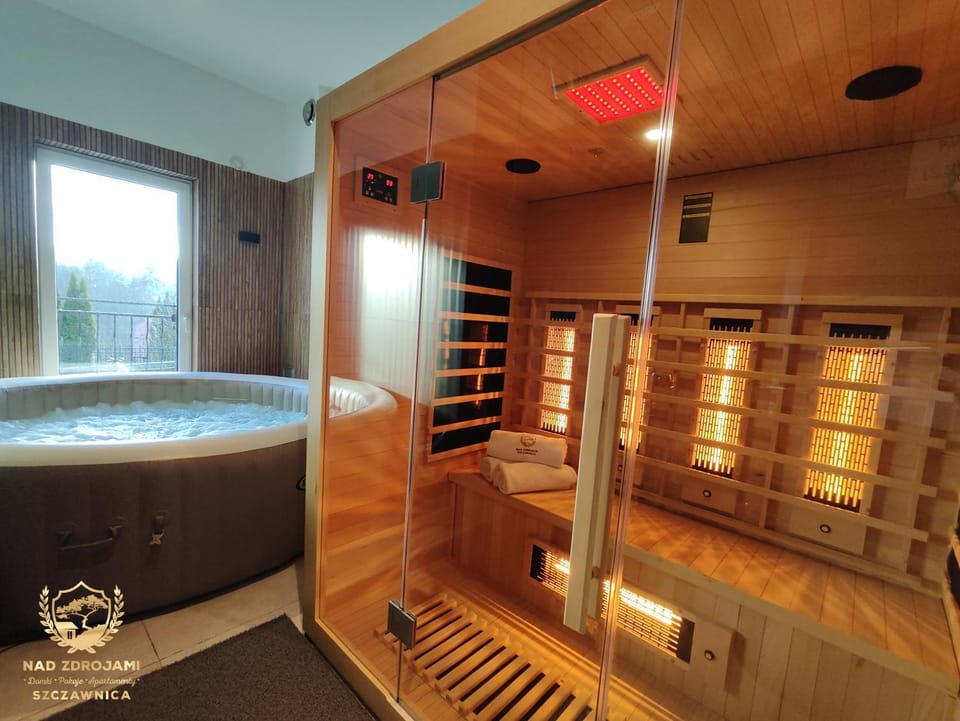 Hot Tub, Sauna