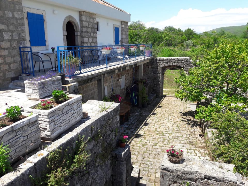 Facade/entrance, Balcony/Terrace