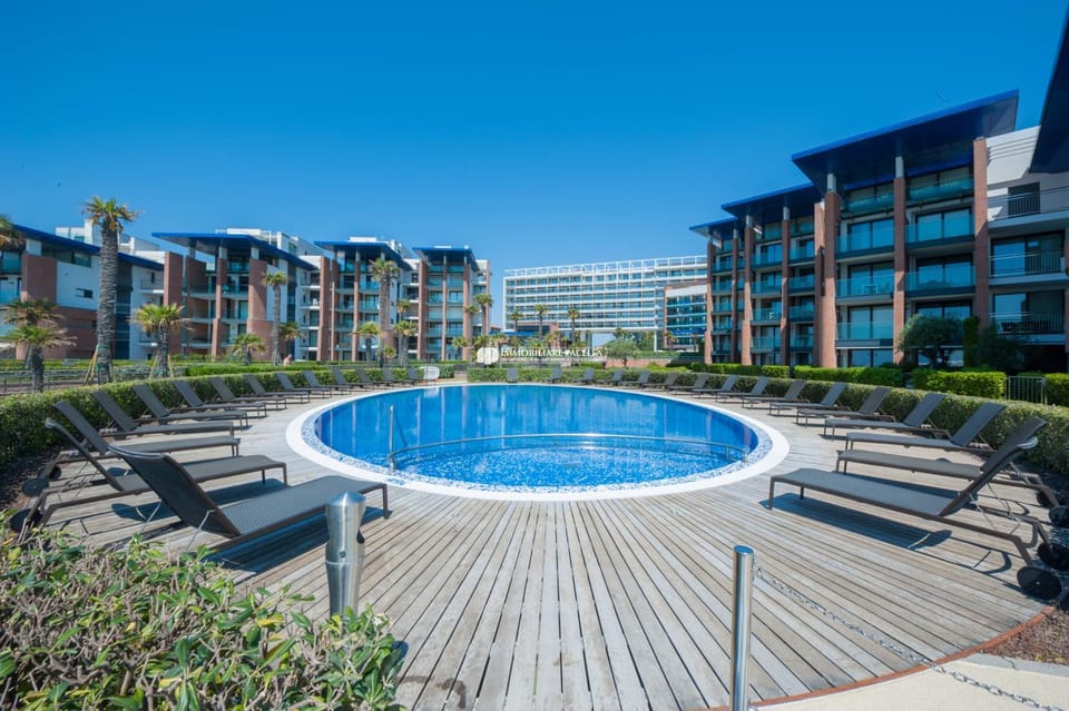 Property building, Summer, Swimming pool