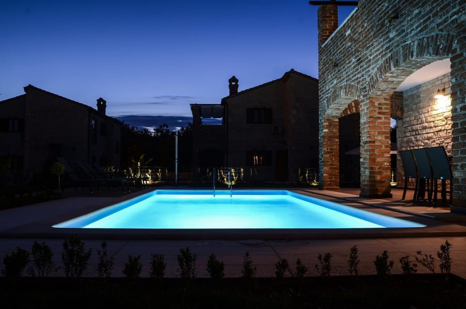 Swimming pool, Swimming pool