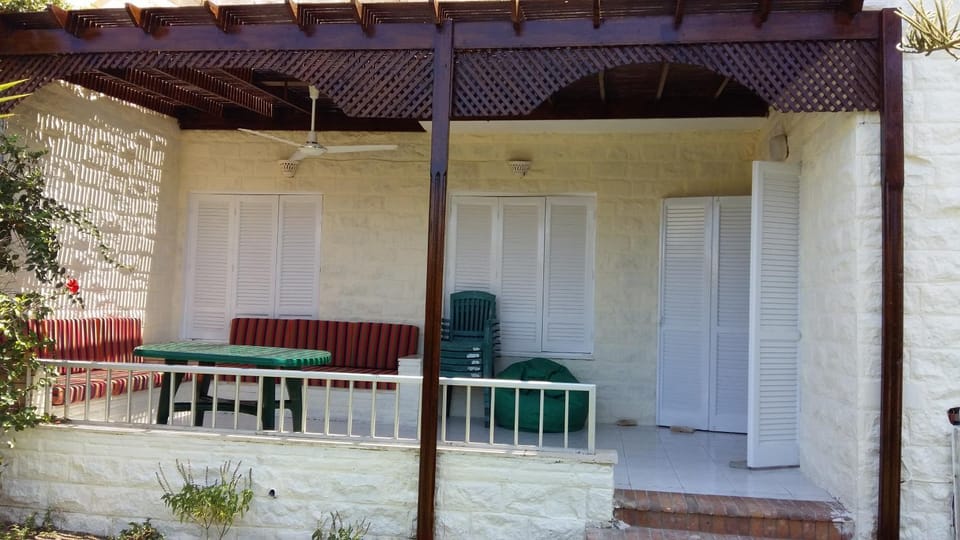 Facade/entrance, Garden, Balcony/Terrace