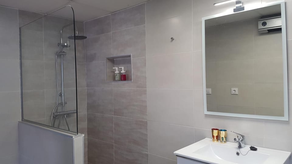 Shower, Bathroom