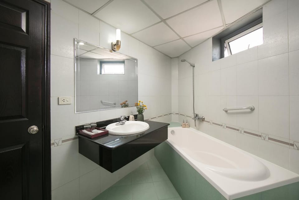 Shower, Bathroom, Bath, towels