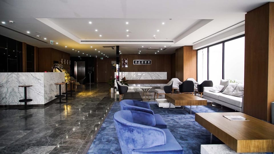 Lobby or reception, Drinks, Alcoholic drinks, Non alcoholic drinks