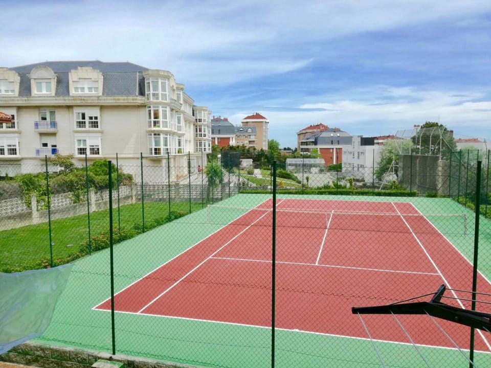 Off site, Tennis court, Tennis court