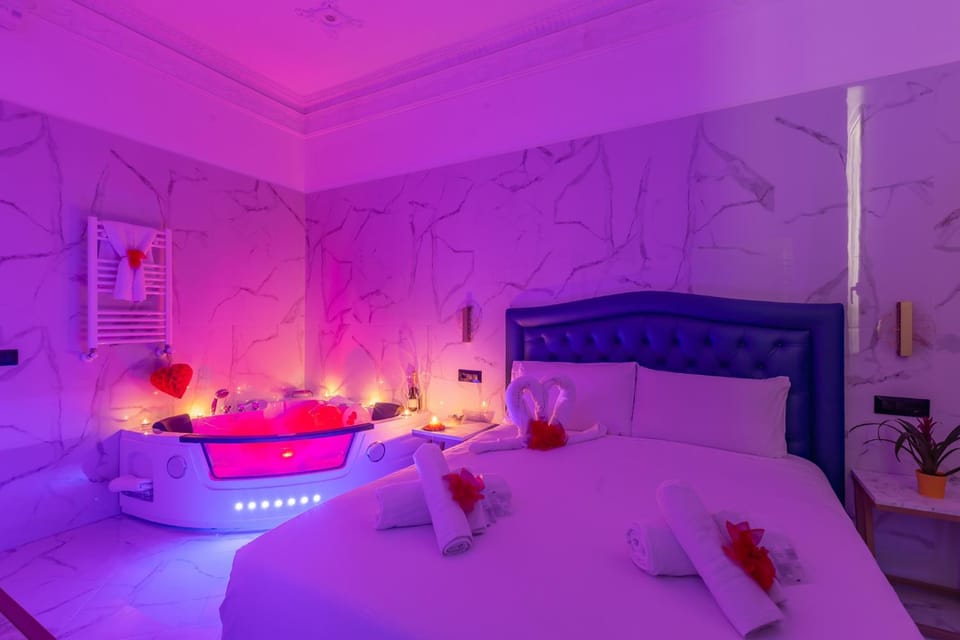 Bed, Hot Tub