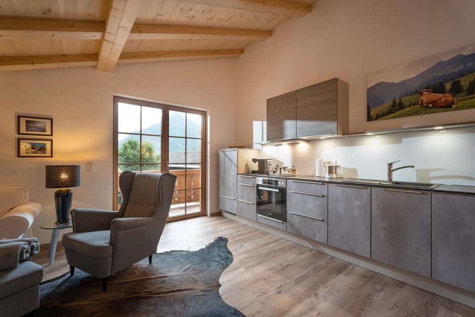 Kitchen or kitchenette, Breakfast