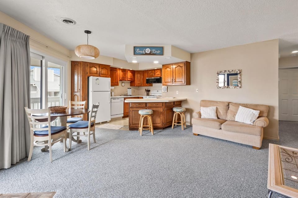 Tilghman Lakes B3 Condo Apartment in North Myrtle Beach