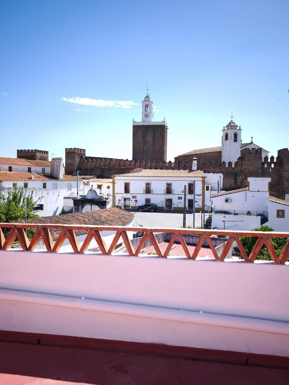 Property building, Day, City view, Landmark view, Location