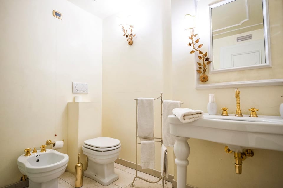 Toilet, Bathroom, bidet, towels