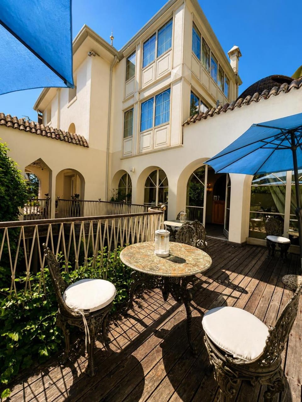 Property building, Restaurant/places to eat
