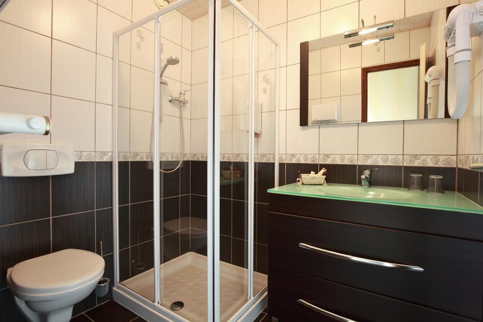Shower, Bathroom, Bedroom