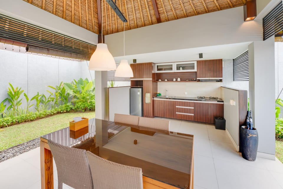 Kitchen or kitchenette, Dining area, kitchen