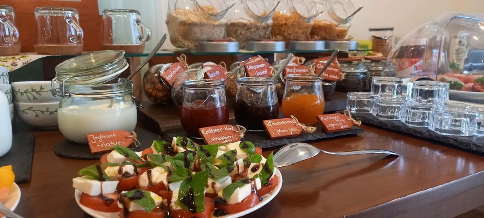 Food and drinks, Food, Breakfast, Continental breakfast, Buffet breakfast, Drinks