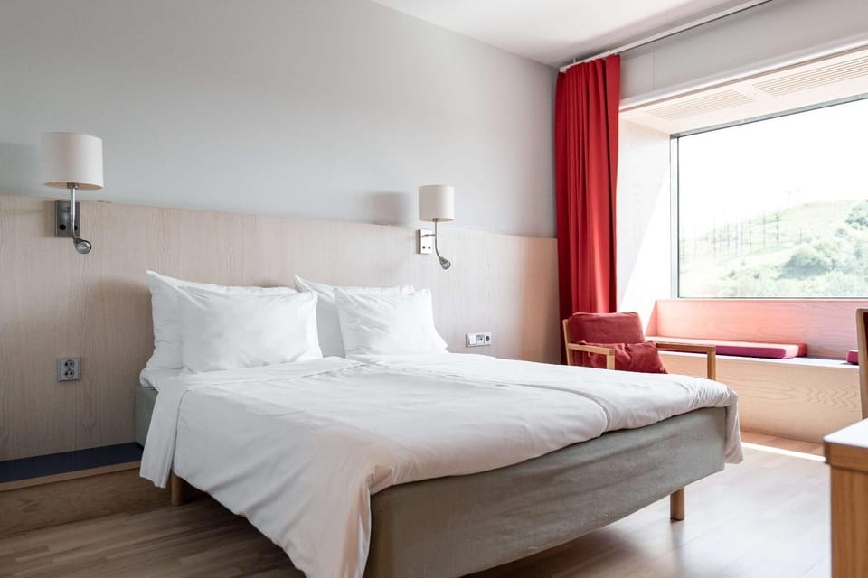 Bed, Photo of the whole room, Seating area, Bedroom