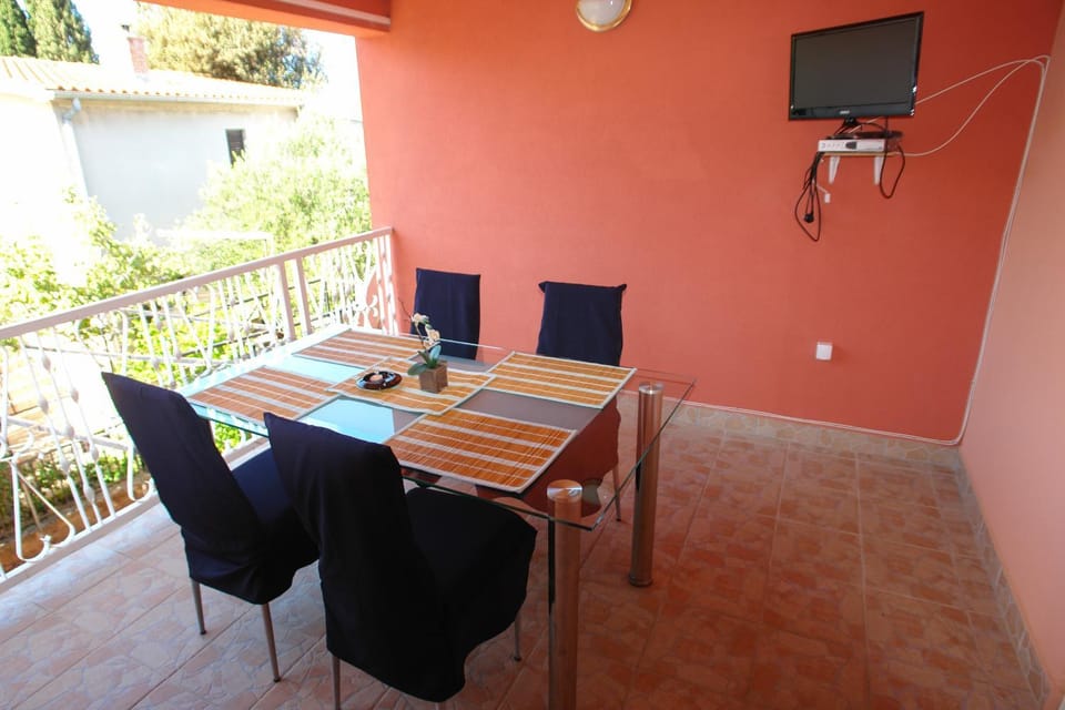 TV and multimedia, Balcony/Terrace, Living room, Seating area