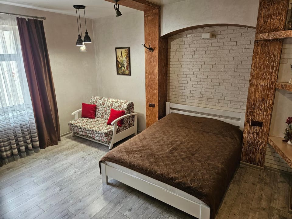 Bed, Photo of the whole room, Seating area, Bedroom