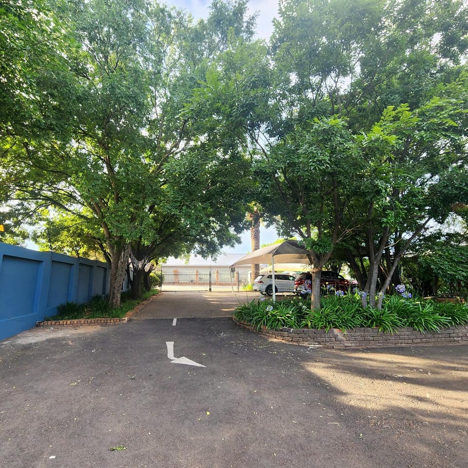 Garden, Parking