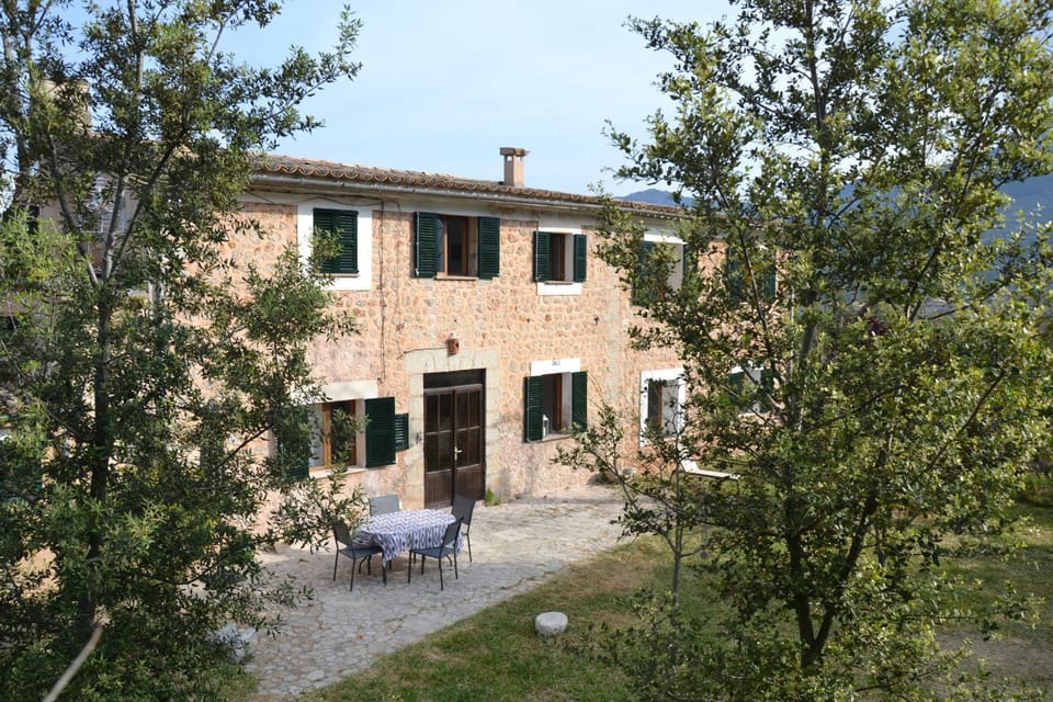 Property building, Day, Natural landscape, Garden, Garden view
