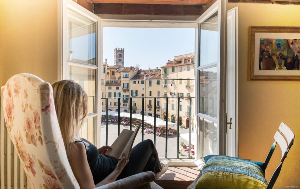 Living room, City view, Landmark view
