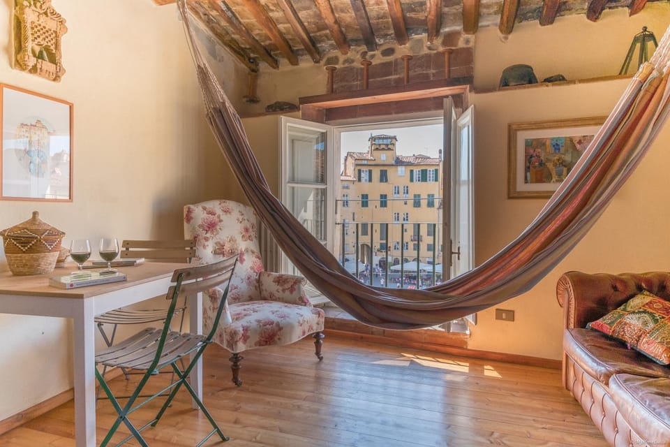 Living room, City view, Landmark view