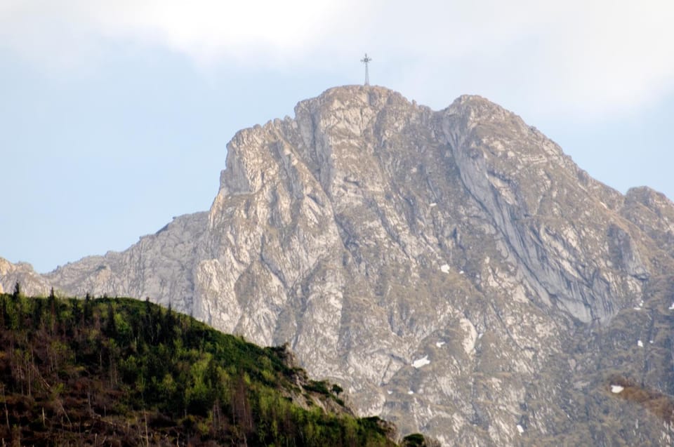 Nearby landmark, Off site, Natural landscape, Mountain view