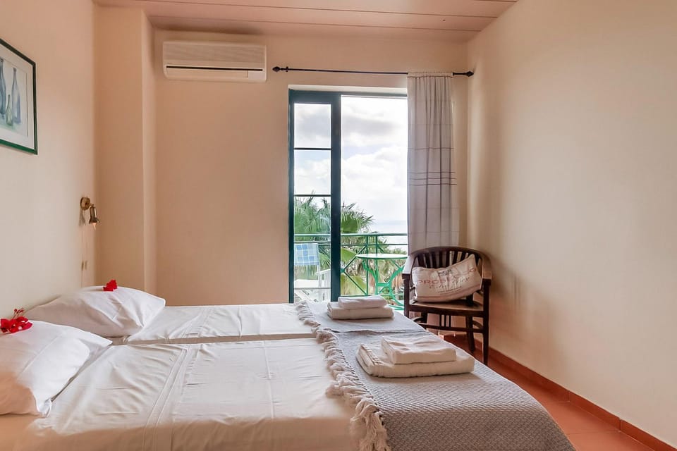 Bathroom, Balcony/Terrace, Bedroom, Sea view