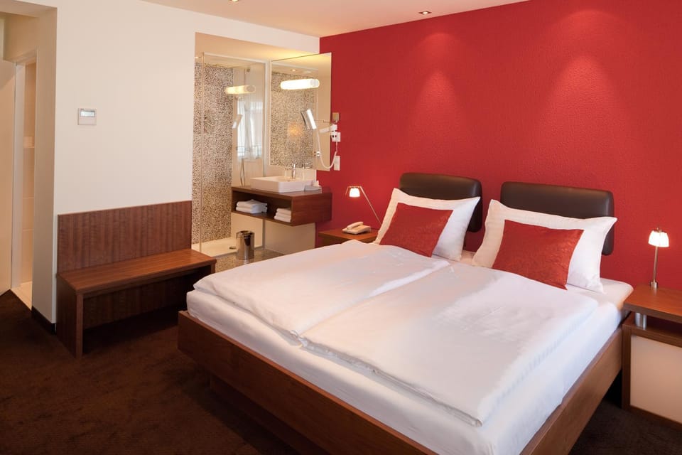 Bed, Bathroom