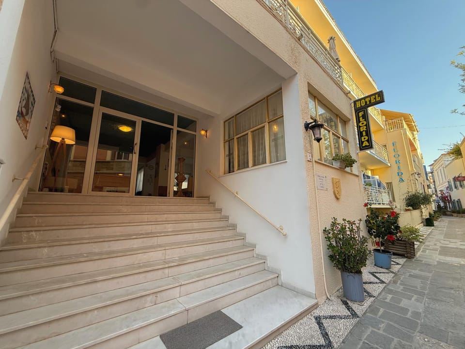Property building, Facade/entrance, Day, Neighbourhood, Street view