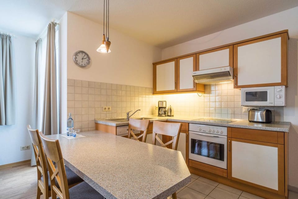 Kitchen or kitchenette, Photo of the whole room, Dining area