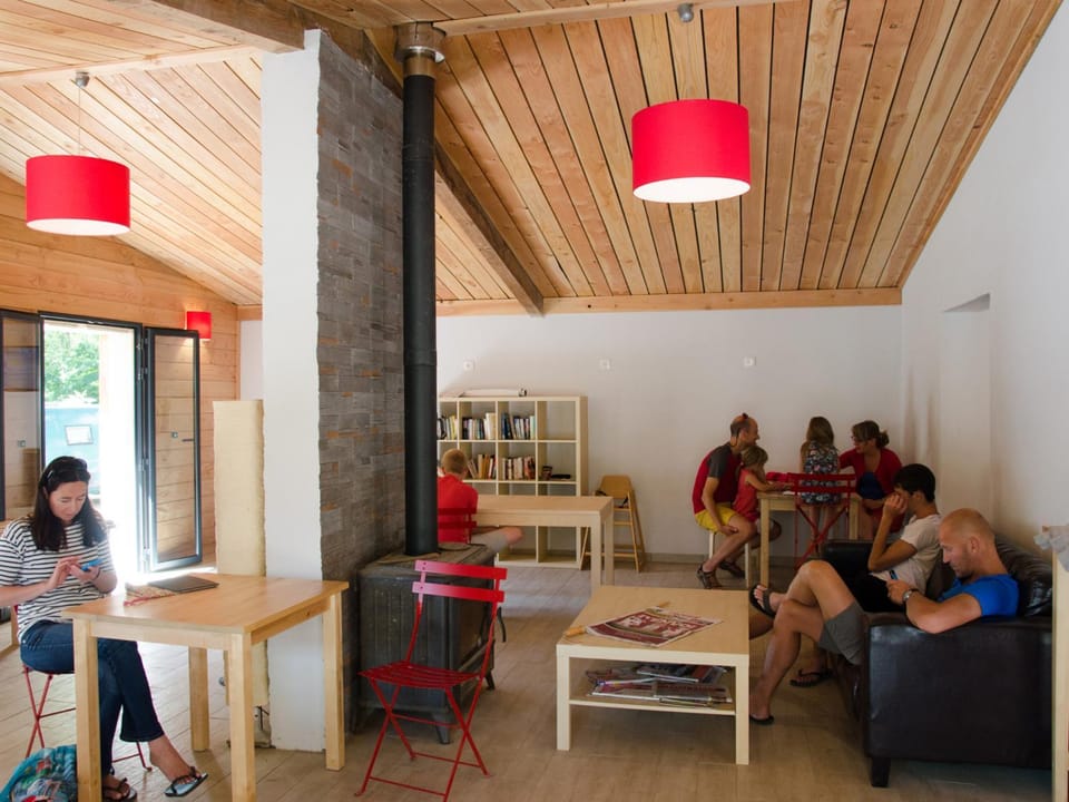 Communal lounge/ TV room, Library, Lounge or bar, Seating area
