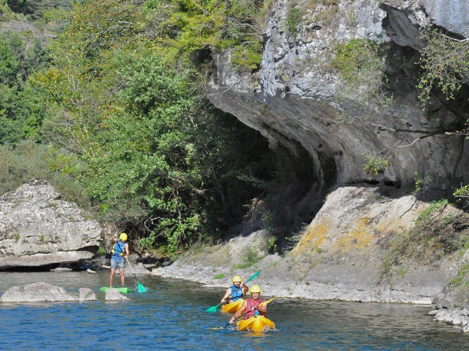 Nearby landmark, Off site, People, Natural landscape, Activities, Canoeing