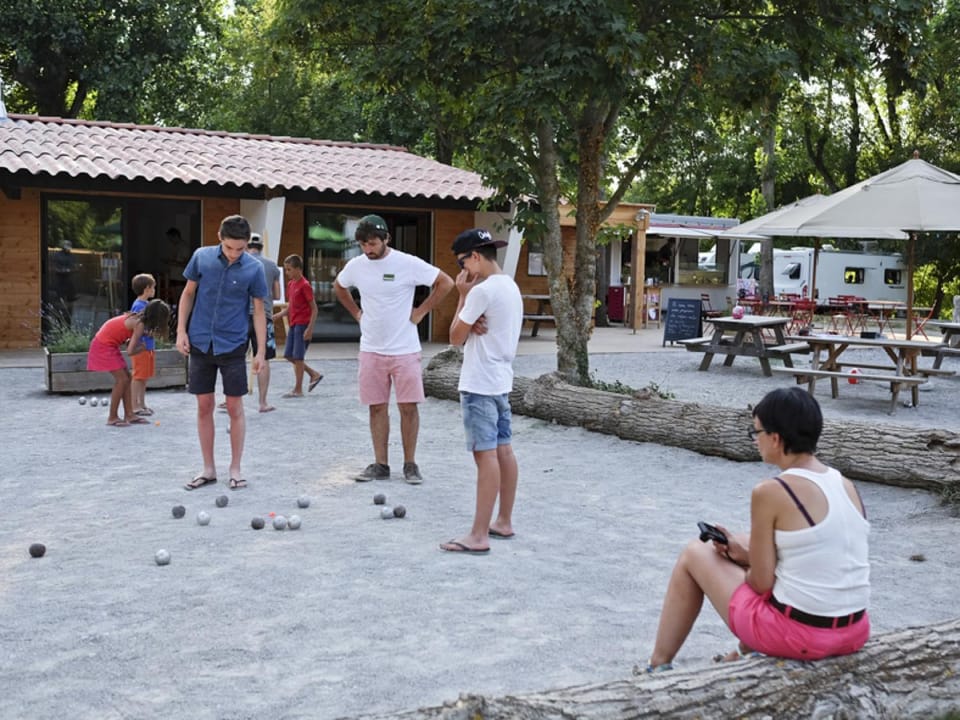 Day, People, Activities, children, group of guests