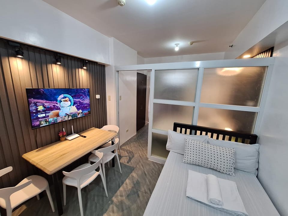 Bed, Living room