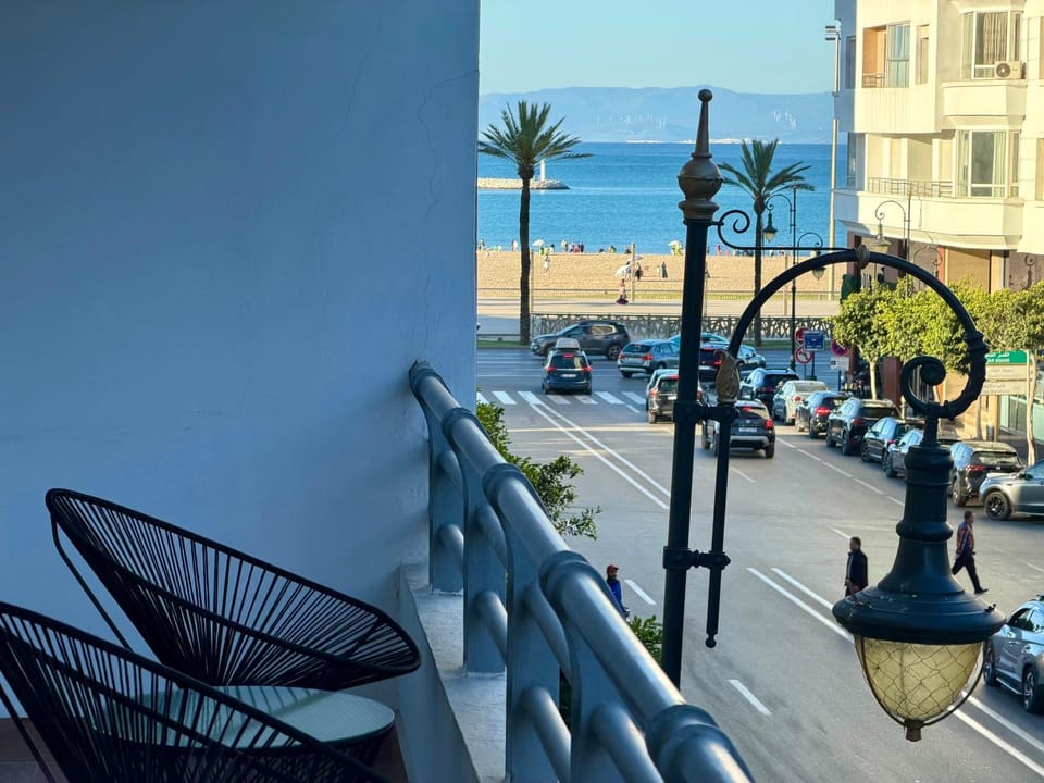 Appartement neuf centre et plage Apartment in Tangier