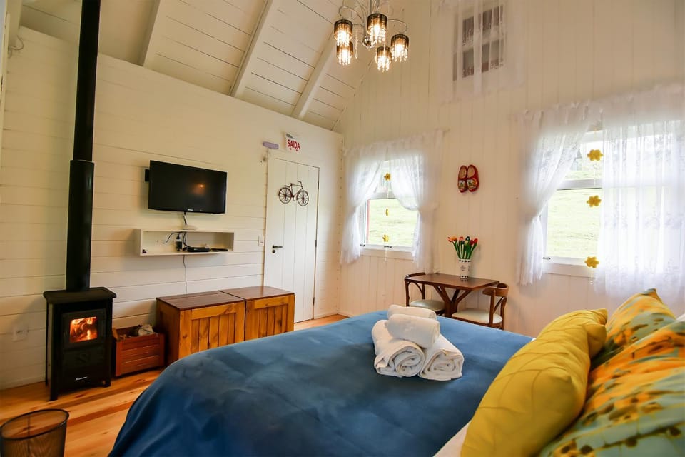 Shower, Bathroom, TV and multimedia, Dining area