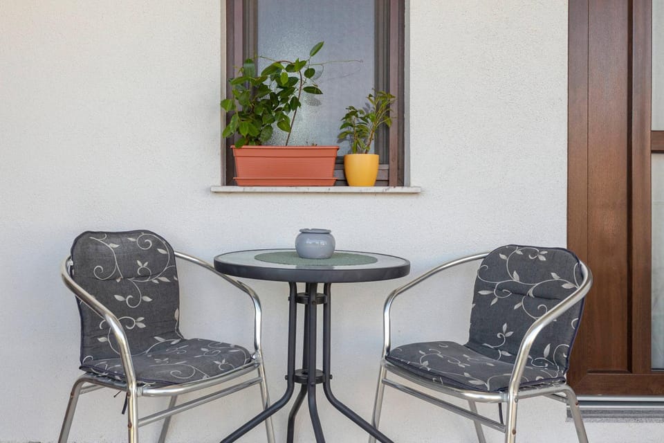 Property building, Patio, Decorative detail