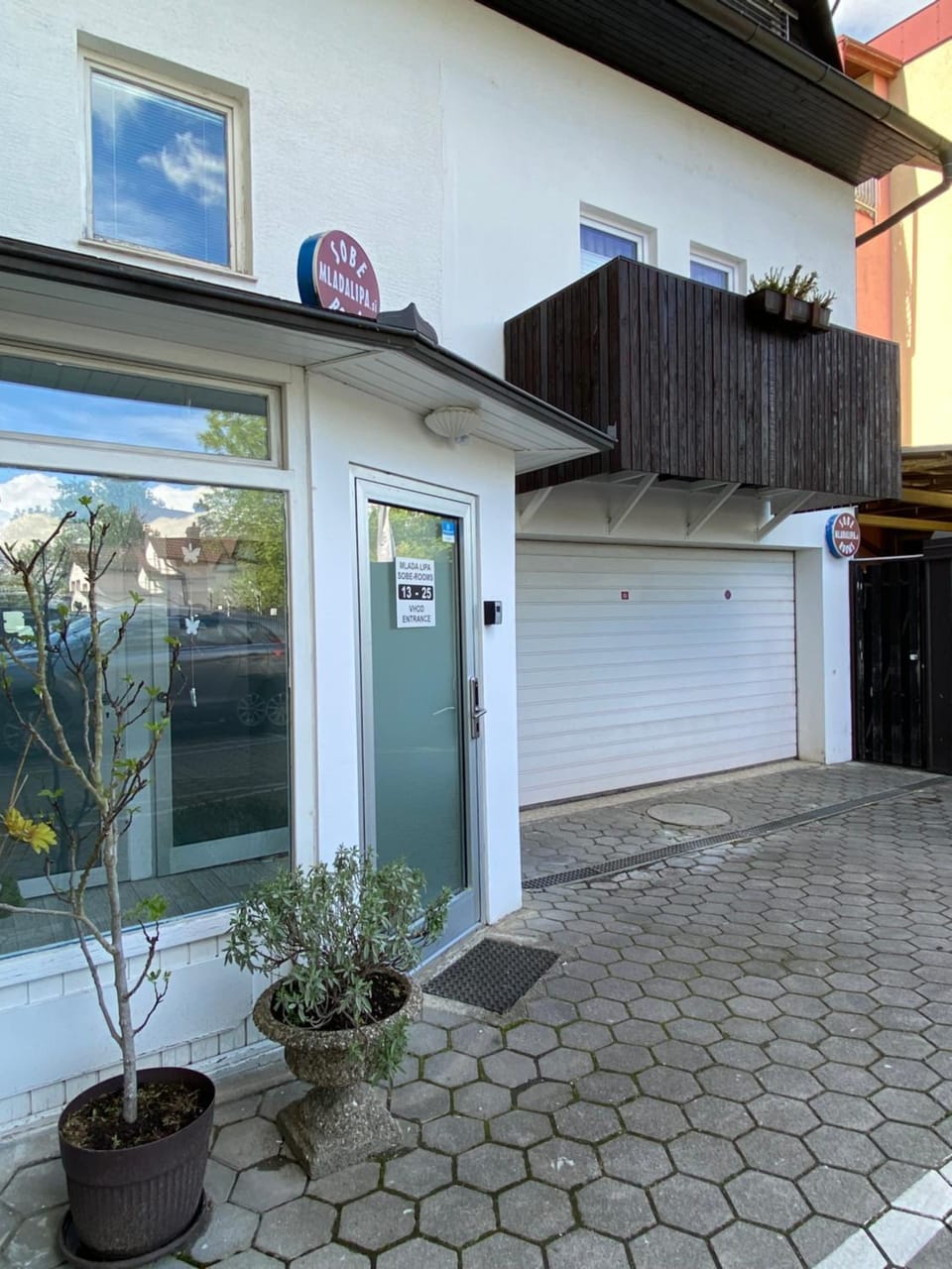 Property building, Facade/entrance